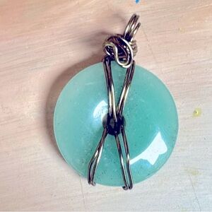 Elegant Gemstone Wire-Wrapped Green adventurine stone round 4271 y